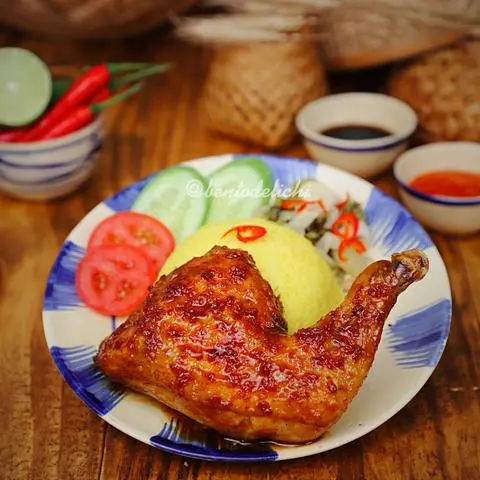 Hình ảnh Cơm Gà Xốt Chua Cay (Đùi Lớn Góc Tư)