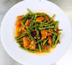 Hình ảnh Phá lấu xào rau muống