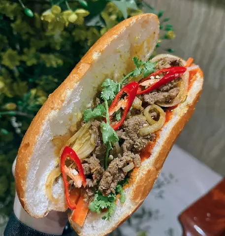 Hình ảnh Bánh mì bò xào