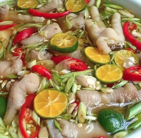 Hình ảnh Chân gà sả tắc - Hũ