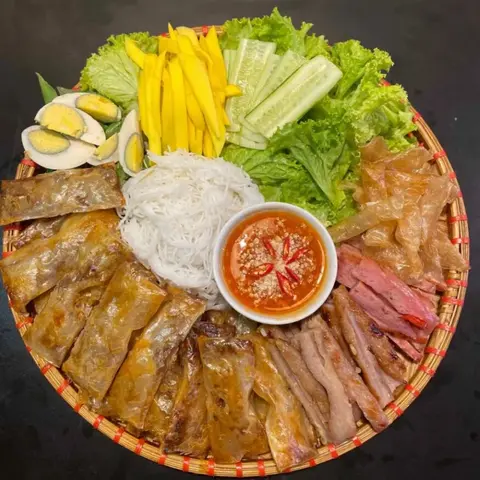 Hình ảnh Mẹt đầy đủ 3 người ăn