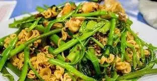 Hình ảnh Mì xào rau muống