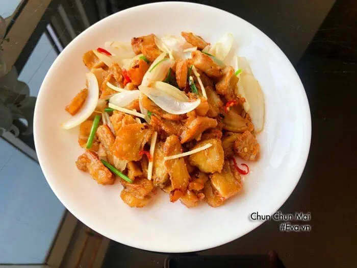 Hình ảnh Cơm chiên sụn gà mắm tỏi