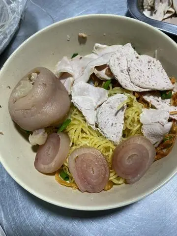 Hình ảnh Mỳ tươi giò thịt bò viên da heo