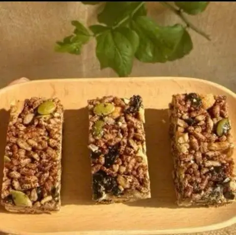 Hình ảnh Thanh ngũ cốc gạo lứt rong biển - 100g