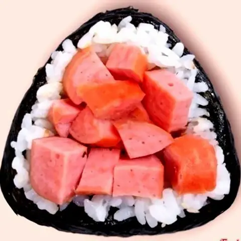 Hình ảnh Onigiri xúc xích xông khói