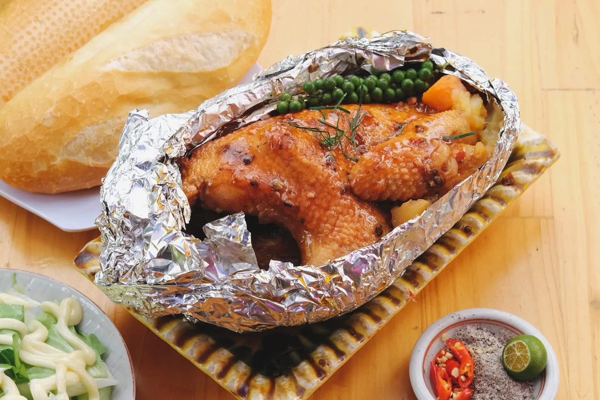Hình ảnh Gà nướng tiêu Một Con Lợn 