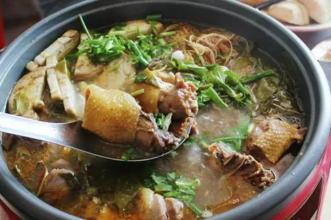 Hình ảnh Lẩu gà lá giang nửa con