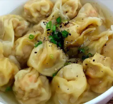 Hình ảnh Hoành thánh +bò viên+ tim + trứng cút +huyết
