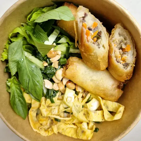 Hình ảnh Bún chả giò nhà làm