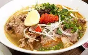 Hình ảnh Bún bò nạm+ chả cua