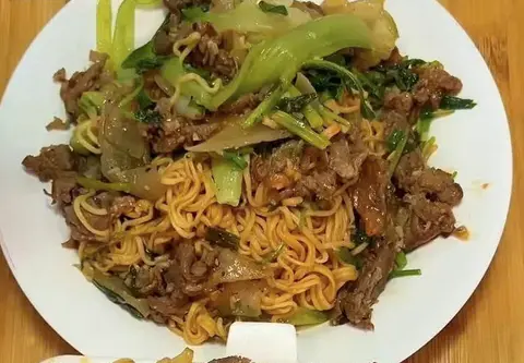 Hình ảnh Mì xào bò