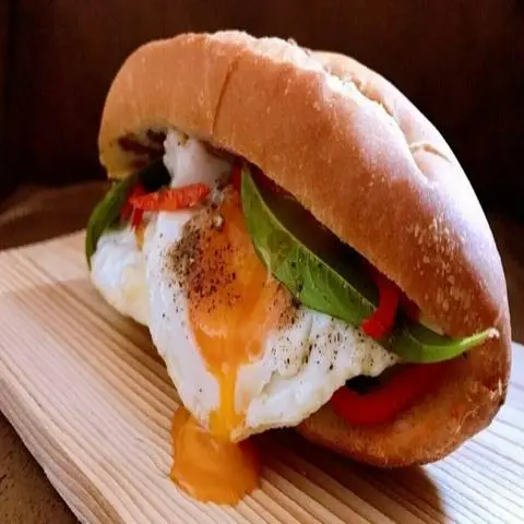 Hình ảnh Bánh mì trứng ốp la