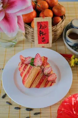 Hình ảnh Strawberry croissant