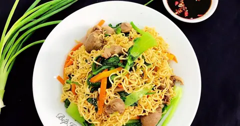 Hình ảnh Mì xào lòng