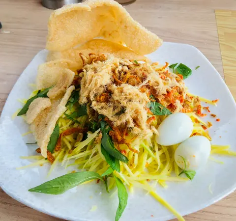 Hình ảnh Gỏi xoài bánh phồng