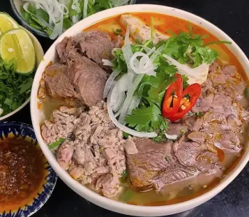Hình ảnh Bún bò đặc biệt
