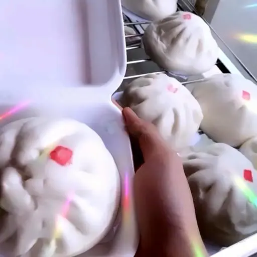 Hình ảnh Bánh bao trứng muối - trứng cút