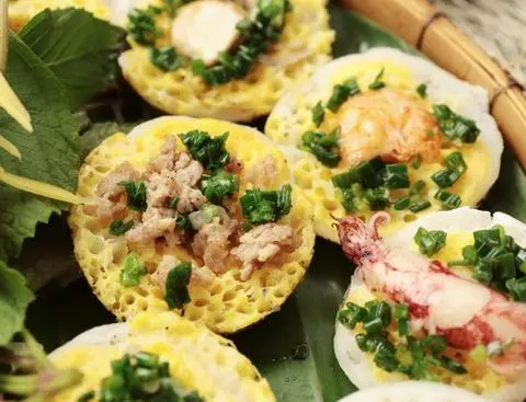 Hình ảnh Bánh căn tôm - trứng