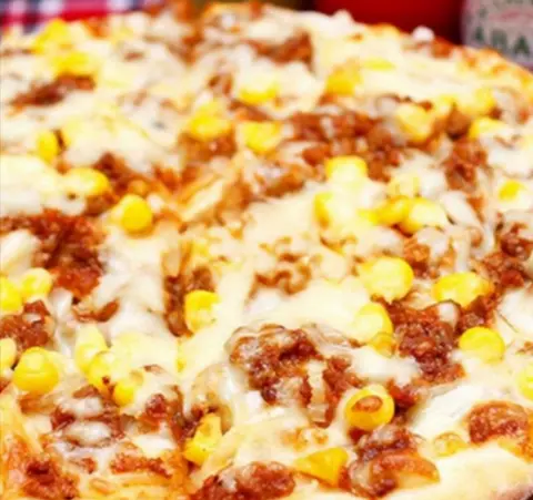 Hình ảnh Pizza bò bằm size vừa