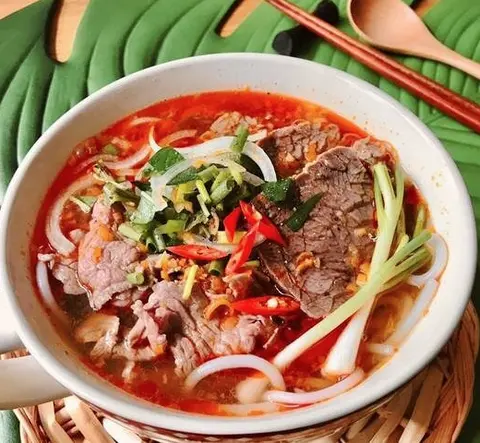 Hình ảnh Bún bò tái nạm