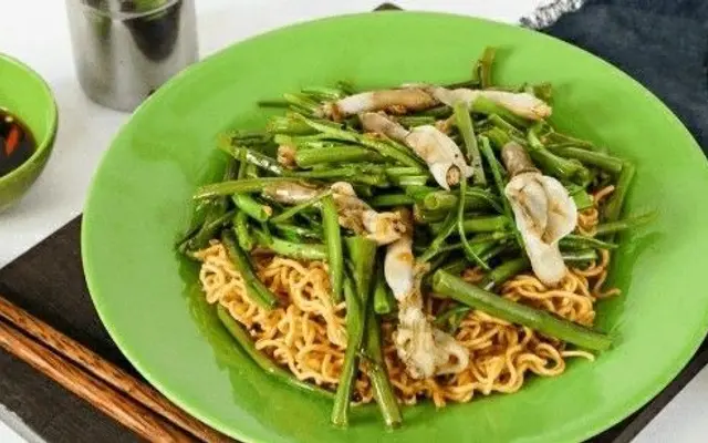 Hình ảnh Ốc móng tay xào mì