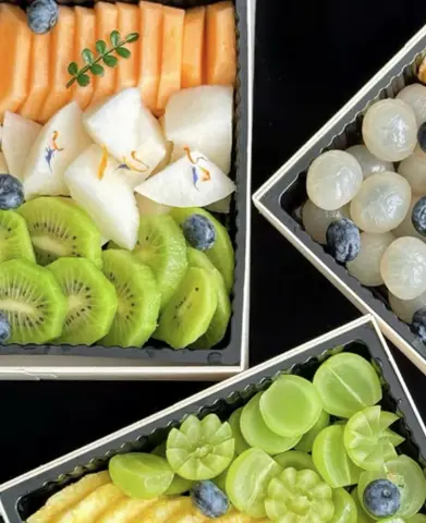 Hình ảnh Hộp trái cây cắt sẵn - pineapple - mangosteen