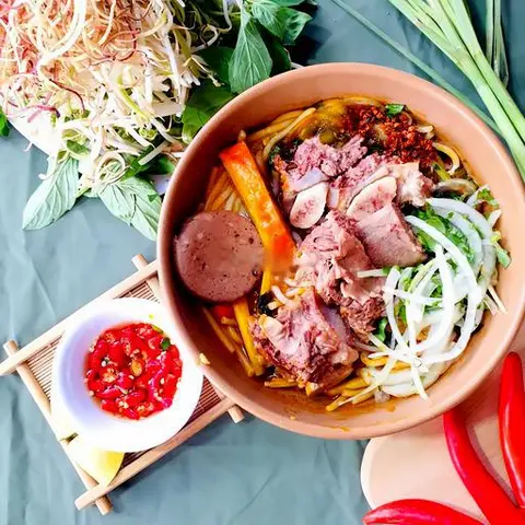 Hình ảnh Bún bò xí quách chả