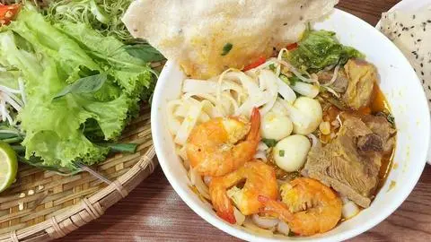 Hình ảnh Mì quảng tôm sườn trứng