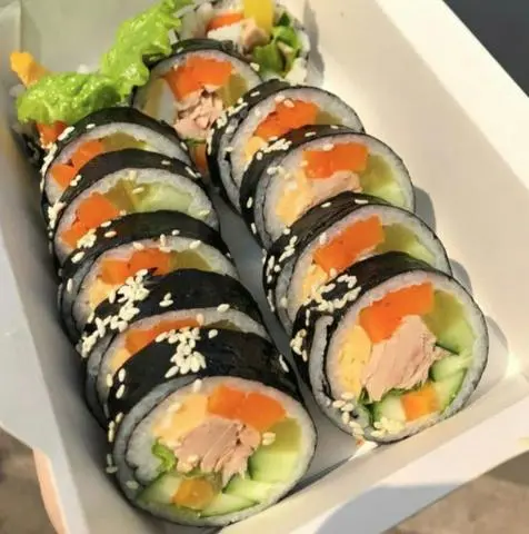 Hình ảnh Cơm cuộn ( kimbap) truyền thống
