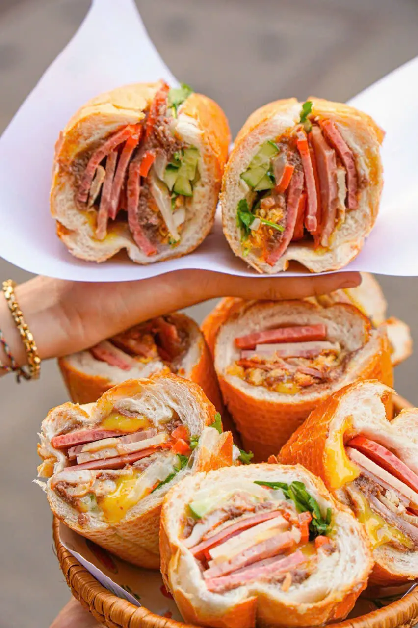 Hình ảnh Bánh Mì Hoàng Lam-Quán không để bơ và patê riêng.