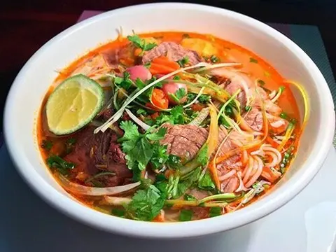 Hình ảnh Bún bò tái nạm