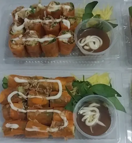 Hình ảnh Bánh tráng cuốn trứng cúc mắm me