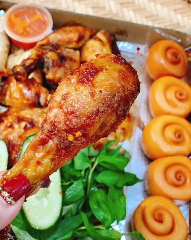 Hình ảnh Combo 5 - nửa con gà nướng - 10 bánh bao