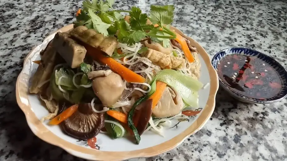 Hình ảnh Hủ tiếu xào kiểu hoa( không bột ngọt)