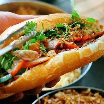 Hình ảnh Bánh mì đặc biệt - trà tắc