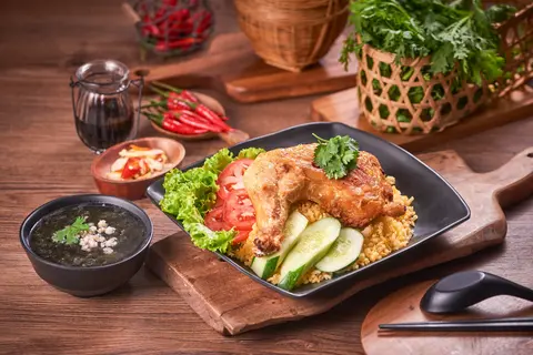 Hình ảnh Cơm gà xối mỡ