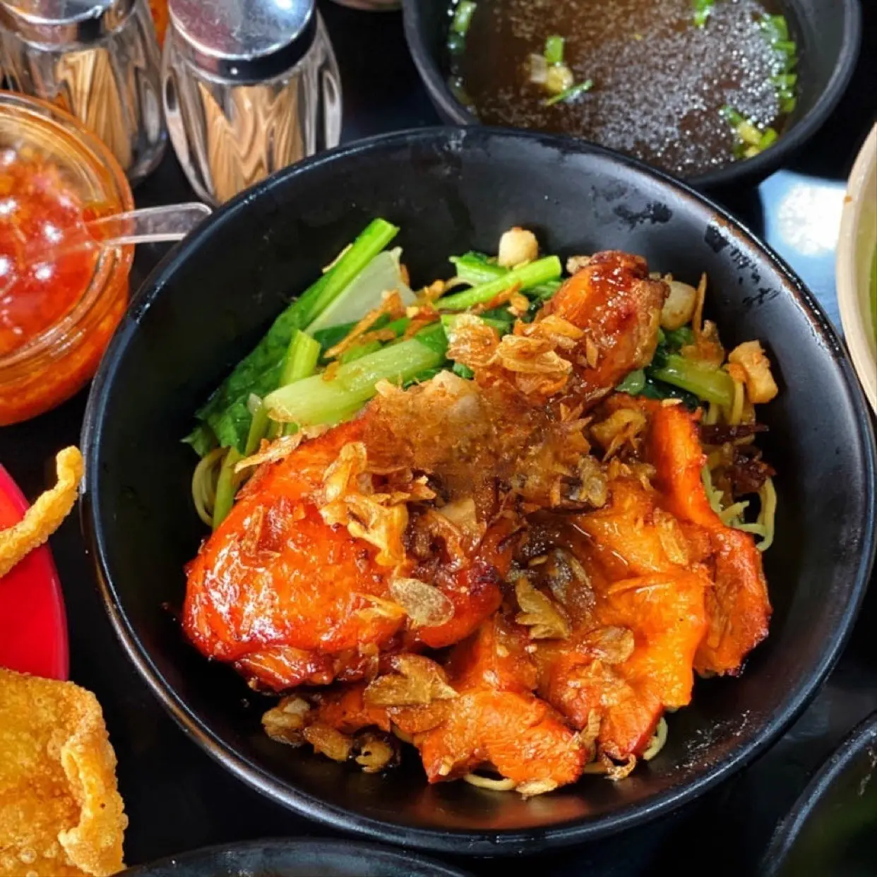 Hình ảnh Hủ tiếu xá xíu gà quay khô