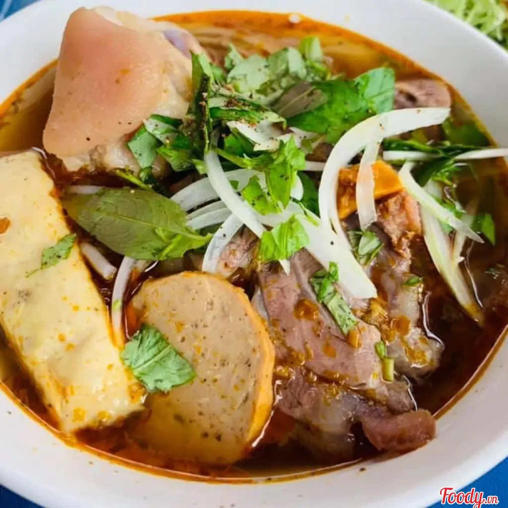 Hình ảnh Bún bò giò heo đặc biệt