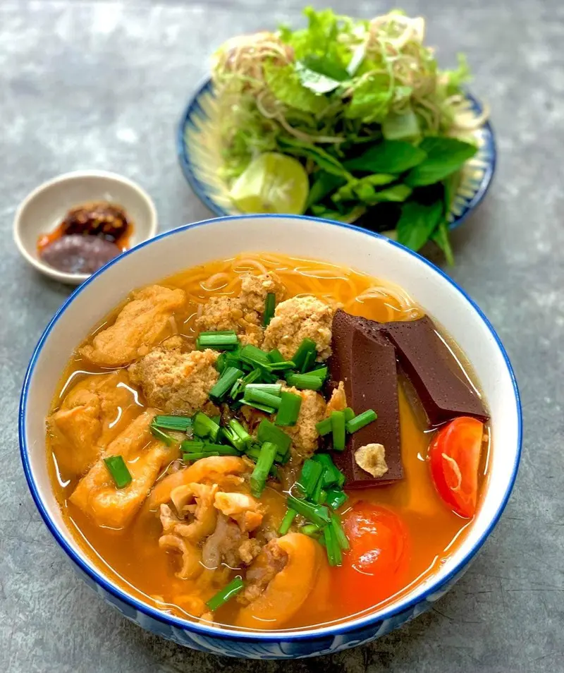 Hình ảnh Canh bún riêu cua giò