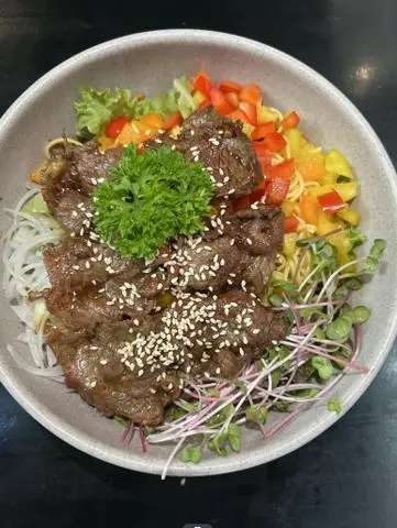 Hình ảnh Savory Stir-Fried Beef & Noodles