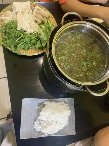 Hình ảnh Lẩu nấm sala - Mushroom hotpot