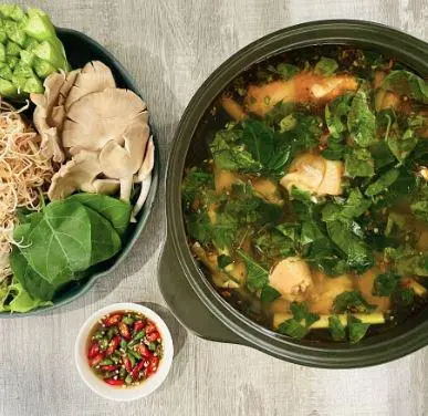 Hình ảnh Lẩu gà lá giang