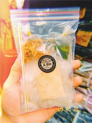 Hình ảnh Bánh Tráng Tỏi Phi Mỡ Hành ( 2 trứng cút )