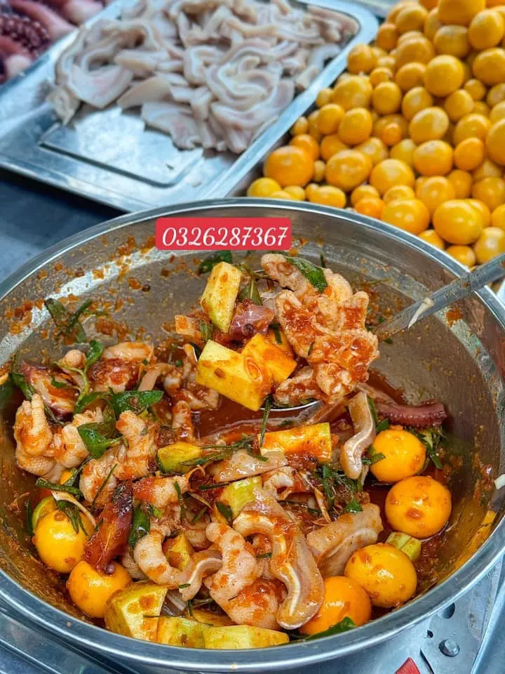 Hình ảnh CHÂN GÀ MIX TAI HEO