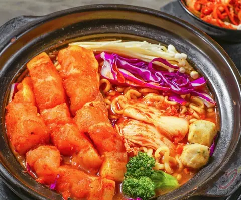 Hình ảnh Mì cay cá hồi
