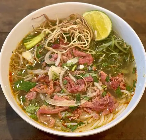 Hình ảnh Bún bò tái