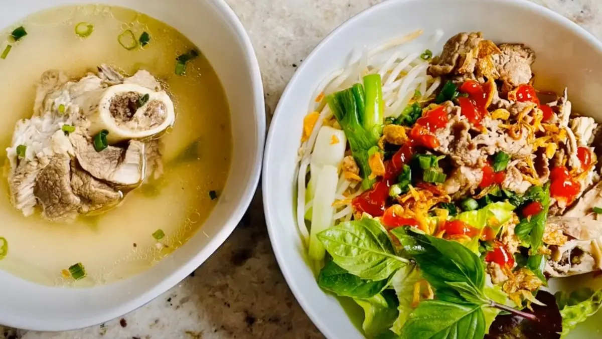 Hình ảnh Phở khô bò - xương heo