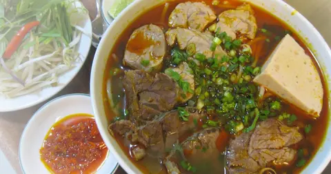 Hình ảnh Bún thịt bò chả huế