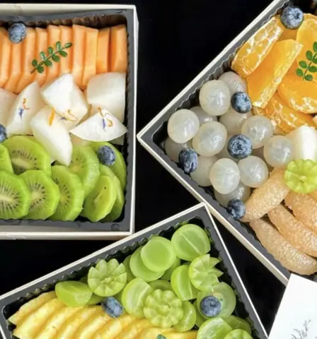 Hình ảnh Hộp trái cây cắt sẵn - pineapple - cherry - grapes - blueberry